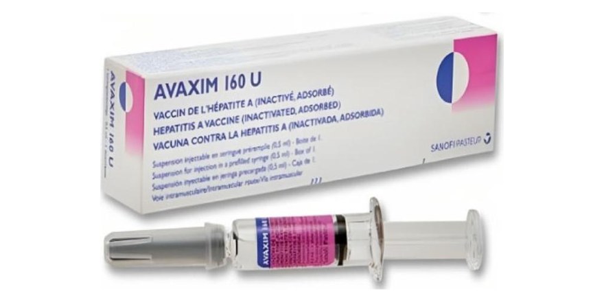 Caja de la vacuna de la hepatitis A, Avaxim 160 U, junto a su jeringa precargada