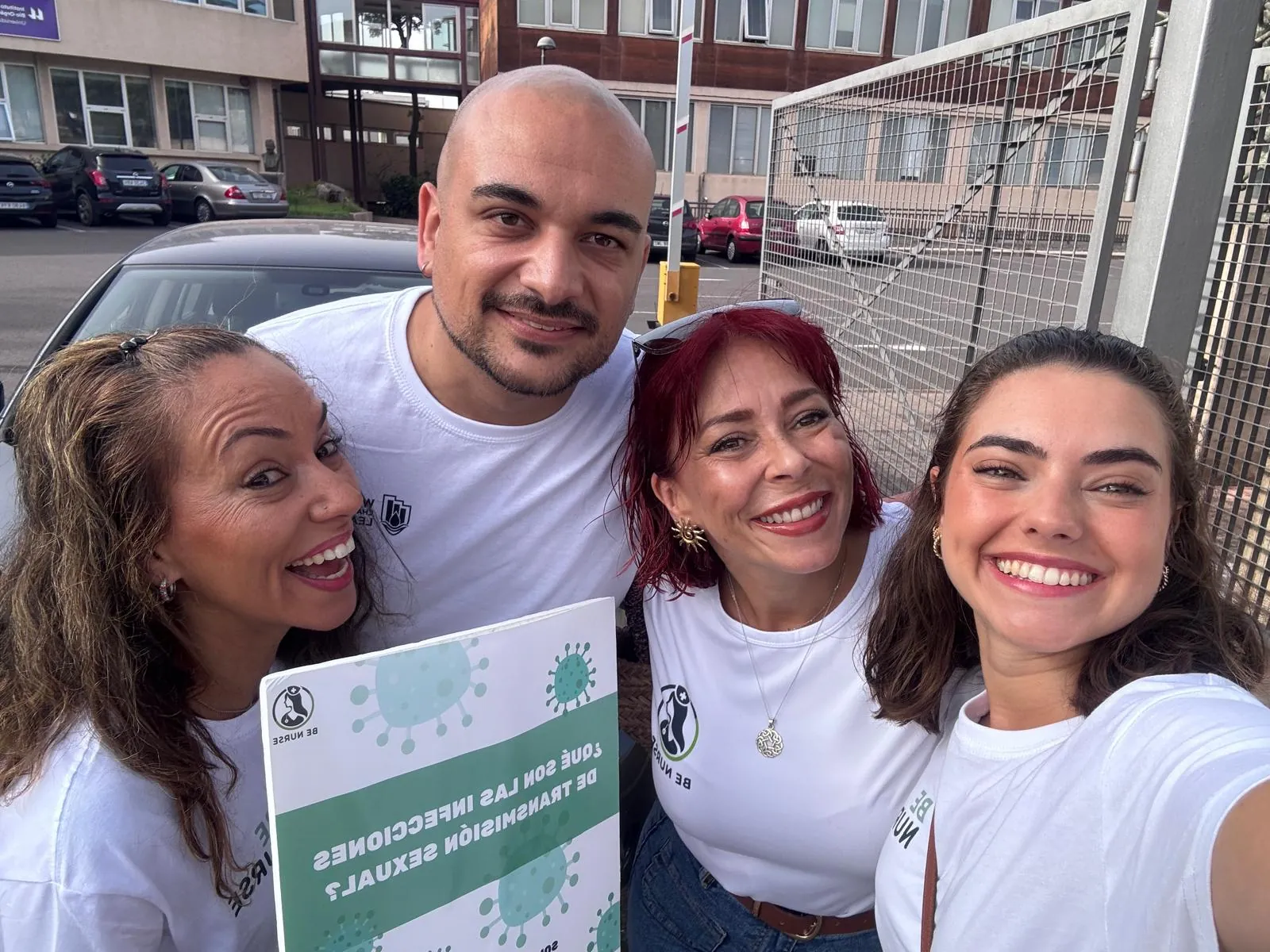 El equipo con el material de ITS, listo para la sesión